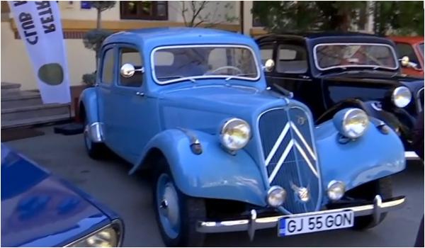 Primăvara începe cu un spectacol retro. Zeci de maşini de epocă au atras toate privirile în Târgu Jiu
