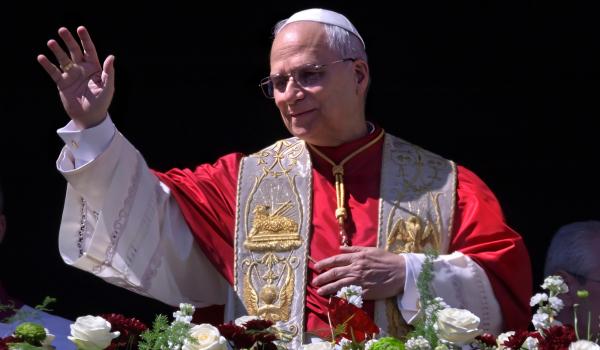 "Cei care au arme să le depună". Papa Leon, îndemn la pace pentru liderii lumii în primul său mesaj de Paşte