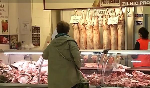 Românii strâng cureaua înainte de Paşte. Mielul, înlocuit de carnea de pui