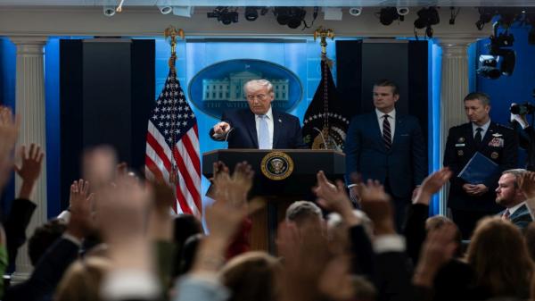 Analist, despre Trump şi NATO: Insulţi aliaţii, depreciezi contribuția lor, după care te milogești să te ajute