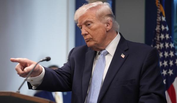 Donald Trump va da ordinul ca Iranul să fie distrus în 4 ore. "Epoca de Piatră!"