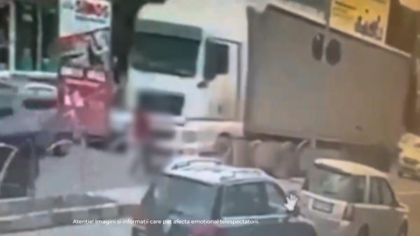 Accident tragic în Fălticeni. O femeie a fost călcată de TIR, medicii au fost nevoiţi să-i amputeze picioarele