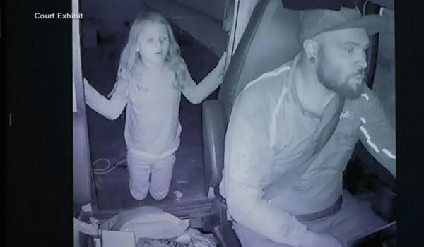 Fetiță de 7 ani, ucisă de livratorul care i-a adus cadoul de Crăciun. Bărbatul ar putea fi condamnat la moarte