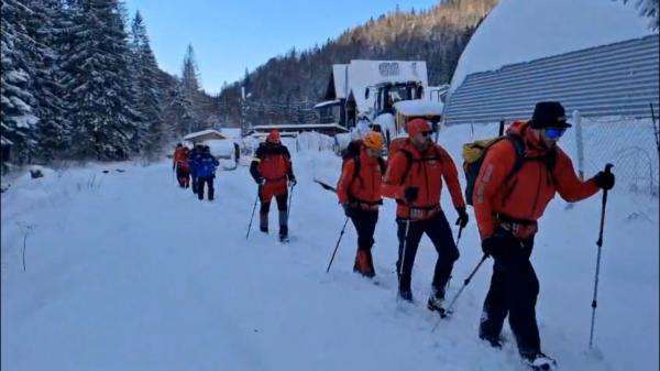 Ce riscuri îi așteaptă pe turiștii care merg la munte de Paște. Avertismentul salvamontiștilor