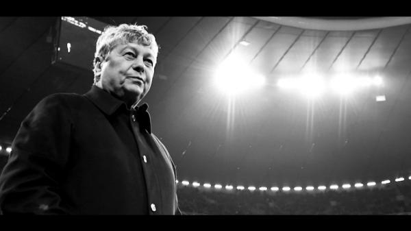 A învăţat alfabetul împreună cu tatăl său şi le făcea temele fraţilor. Copilăria lui Mircea Lucescu