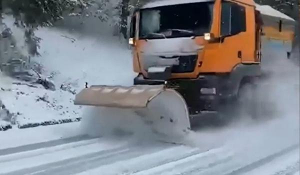 Locul din România unde zăpada are aproape 2 metri. Când se încălzeşte vremea