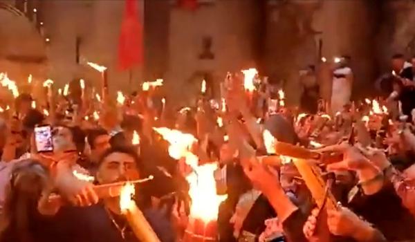 De la Ierusalim în toată lumea: cum s-a aprins Lumina Sfântă la Mormântul Domnului