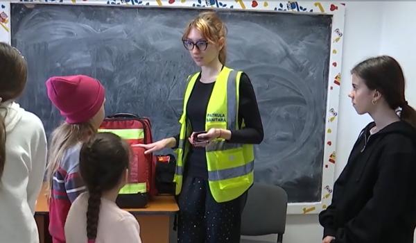 "Am văzut schimbări multe la mine". Cât de important este voluntariatul în educația tinerilor