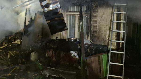 Lumânările din noaptea de Înviere, pericol mortal. Incendii în lanţ în Bacău şi Iaşi; mai multe victime