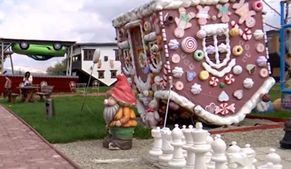 Reacția unei turiste după ce a ajuns în satul răsturnat din Gorj, devenit viral: "Vii și pleci alt om"