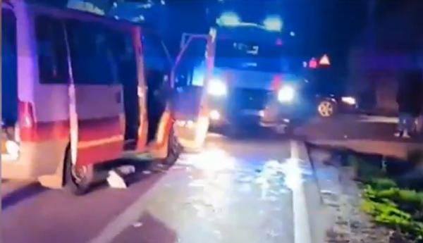 Accident de groază în Mureş. Nouă copii şi doi adulţi aflaţi într-un microbuz au ajuns la spital