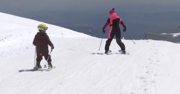 Singura staţiune unde încă se schiază: "Turiştilor nu le vine să creadă"