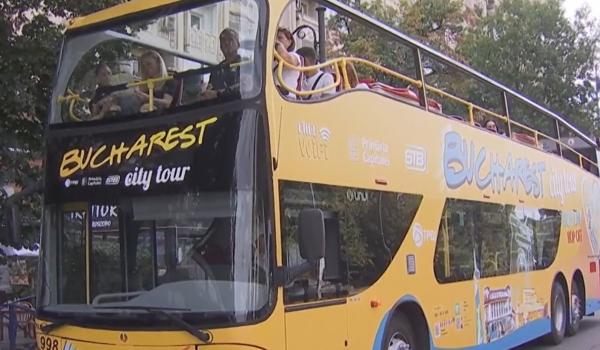 Autobuzele turistice revin în București de la 1 mai. Cât va costa şi ce îmbunătăţiri aduce pentru turişti