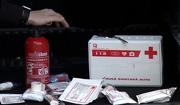 Ce trebuie să conţină trusa de urgenţă din maşină în cazul ieşirilor din ţară
