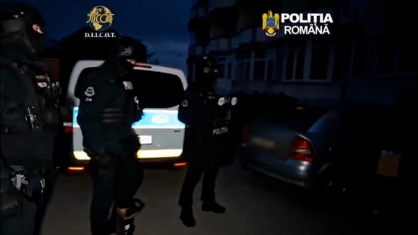Reţea de trafic de droguri care opera lângă şcoli, destructurată de DIICOT. Ce e metoda "dead drop"