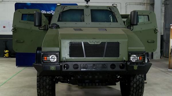 Cum arată testele în poligon pentru primul blindat construit în România. Vlah rezistă la atacuri cu drone