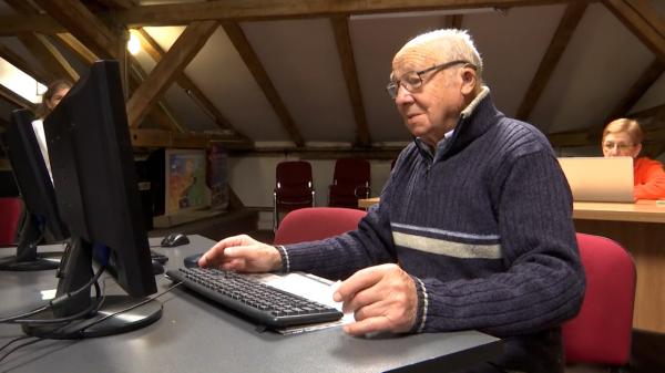 La 97 de ani, un brașovean a absolvit un curs de competenţe digitale: "Niciodată nu este târziu"