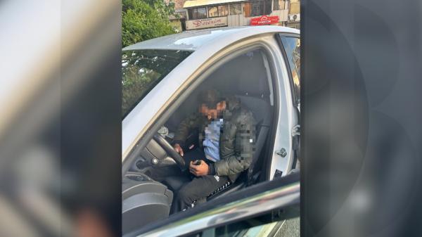 Final neașteptat pentru un hoț în Târgu Jiu: a adormit într-un autoturism din care încerca să fure