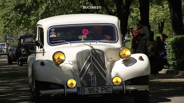 Paradis pentru pasionații auto. Sute de mașini de epocă au strălucit la Retroparada Primăverii