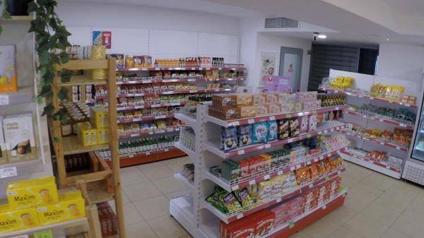 Bucureștenii, tot mai atrași de magazinele asiatice din cartiere. Ce produse se vând cel mai repede de la raft
