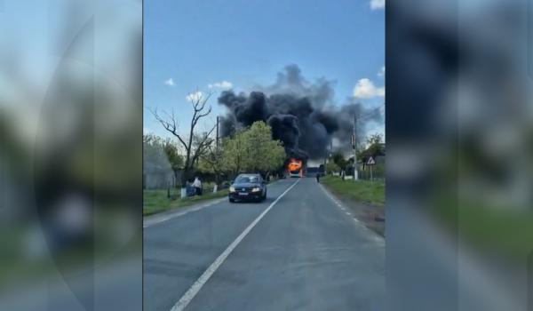 Un autocar în care se aflau 27 de persoane a luat foc în Tulcea