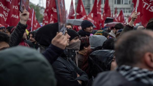 Proteste masive și violențe de 1 Mai la Istanbul și Atena. Ce este mișcarea "May Day"