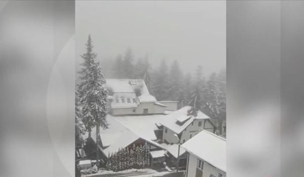 Ultima zi de minivacanță vine cu temperaturi scăzute. Termometrele nu trec de 12 grade la Poiana Brașov