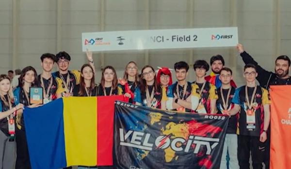Tinerii români au dominat podiumul la o competiţie de robotică din SUA. Au învins rivali din 80 de ţări