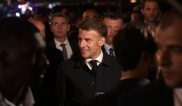 Imagini virale cu Emmanuel Macron. Președintele a cântat "La Boheme" acompaniat de președintele Armeniei