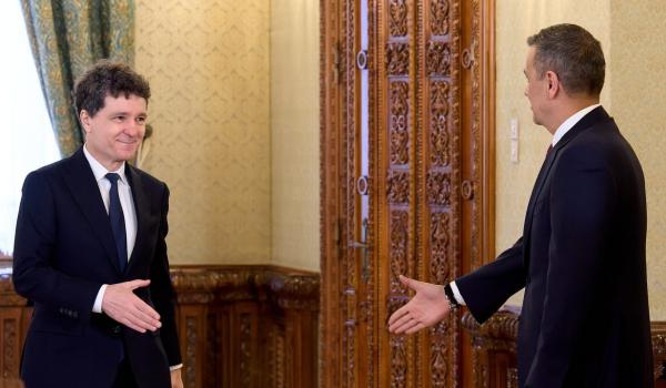 Summitul B9 schimbă calendarul consultărilor pentru un nou Guvern. Ce negocieri se poartă în culise