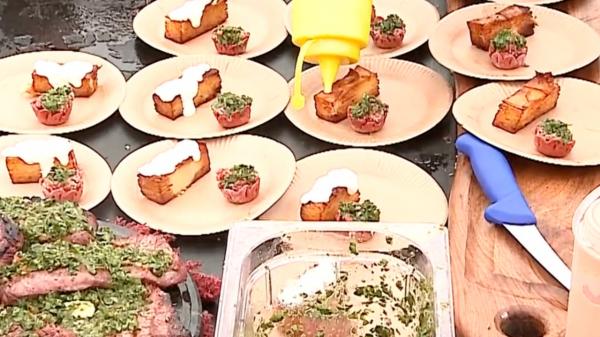 Festivalul care a adunat mii de pofticioși: steak-uri uriașe și carne gătită 10 ore, la Târgu Mureș
