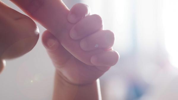 Femeia care şi-a torturat băieţelul de doar un an, condamnată la închisoare. "Nu-i păsa dacă moare copilul"