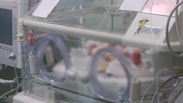 Medici de la Maternitatea Polizu, acuzaţi că au lăsat un bebeluş să moară în incubator