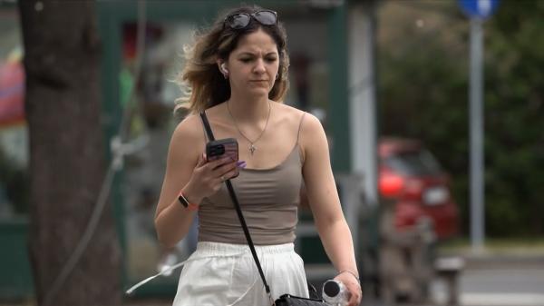 Cum arată singurătatea din marile oraşe. "Kitul" folosit de români ca să nu fie nevoiţi să vorbească cu nimeni