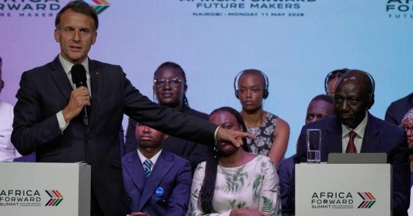 Momentul în care Macron îşi pierde cumpătul la o conferinţă din Nairobi. A urcat pe scenă şi a certat publicul