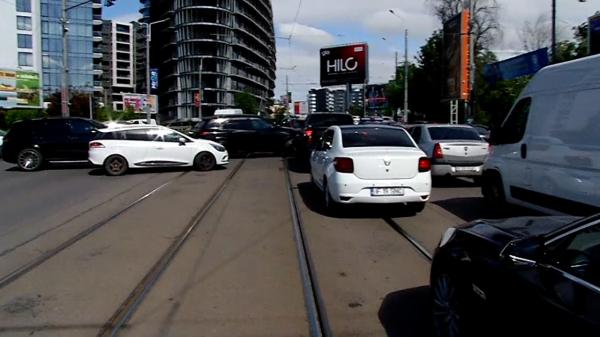 Capitala, blocată în trafic de Summitul B9 şi concertul Metallica. Şoferii au cedat nervos: "Strigător la cer"