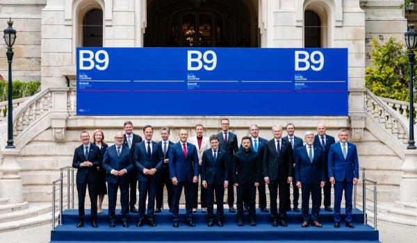 Jumătate din harta NATO s-a mutat pentru o zi la Cotroceni. De la Bucureşti a plecat un semnal şi către SUA