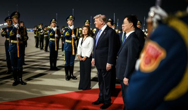 Primire grandioasă pentru Trump în China. Liderul american a ajuns la Beijing alături de Elon Musk și Tim Cook