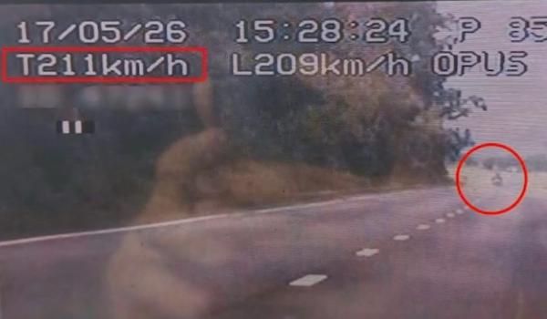 Tânăr austriac, prins cu 211 km/h pe un drum din Mehedinţi. A rămas fără permis 120 de zile