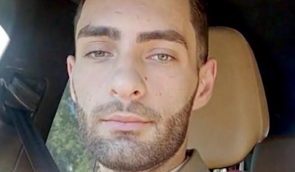 Şi-a luat uniformă de pe net şi s-a dat drept poliţist. Ziua era la percheziţii, noaptea înşela tinere