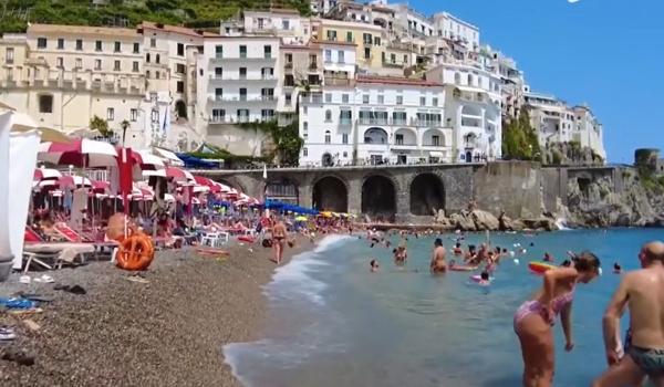 O nouă minivacanță pentru români. Câte zile libere aduc Rusaliile și Ziua Copilului