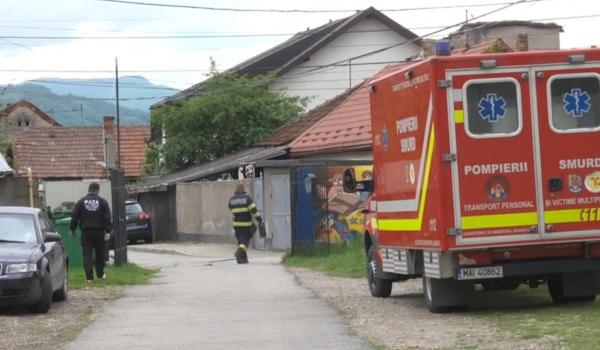 Mai mulţi elevi au ajuns la spital după ce un coleg a pulverizat spray lacrimogen într-un liceu din Petroşani
