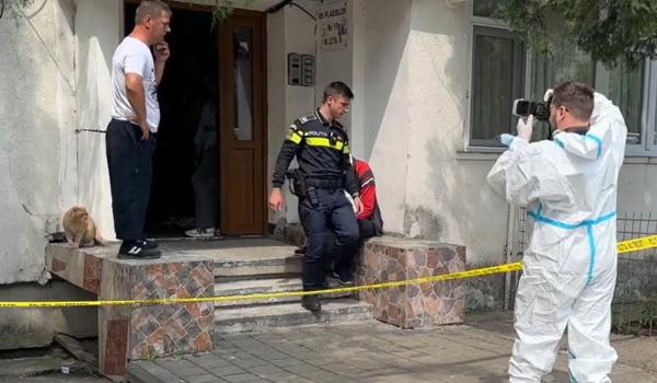 Femeie găsită într-o baltă de sânge într-un apartament din Iaşi. Venise să hrănească pisica unor prieteni