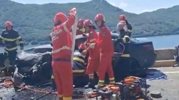 Pompierul rănit în carambolul de pe DN6 a murit. Momentul accidentului, surprins de o cameră de bord