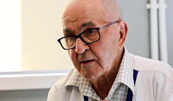 Neurochirurgul care a învins timpul. La 83 ani încă salvează vieţi: "Cât am mintea întreagă, profit de ea"