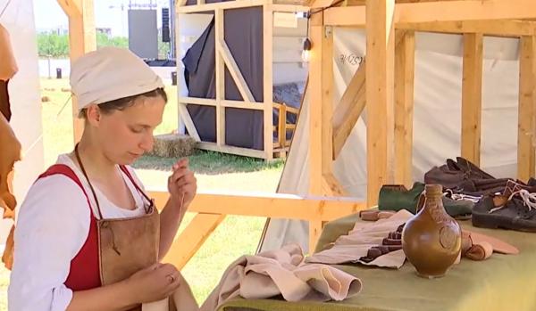 Un sat englezesc din anul 1600 a apărut la Craiova. Shakespeare Village, locul unde "Hamlet" prinde viaţă