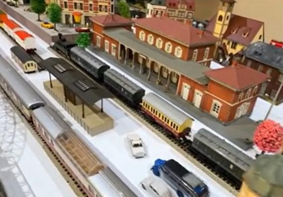Expoziţie inedită la Suceava. 400 de piese din colecțiile lor pot fi admirate la Muzeul de Istorie