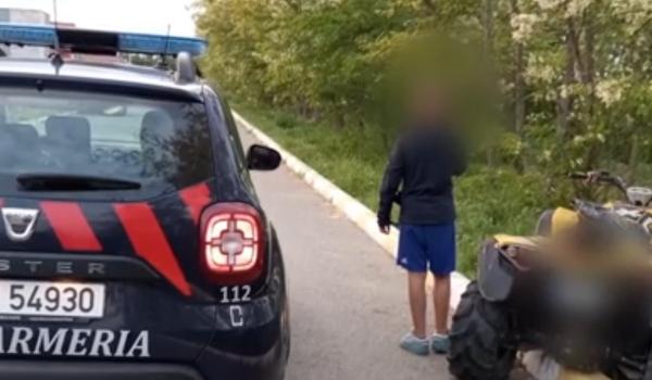 Băiat de 13 ani, prins când conducea un ATV în Constanţa. S-a speriat de jandarmi şi a intrat într-un copac