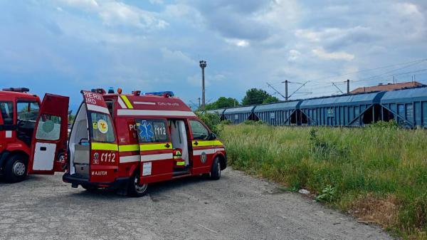 Un băiat de 12 ani din Târgu Neamţ, în stare gravă după s-a urcat pe un tren şi s-a electrocutat