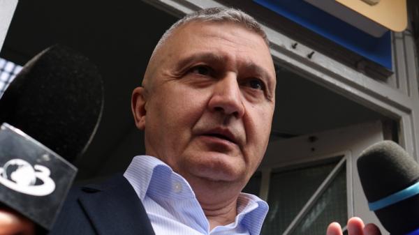 Cum funcţiona schema generalilor. Mai mulţi studenţi care ar fi fost ajutaţi de şeful Armatei, audiaţi la DNA